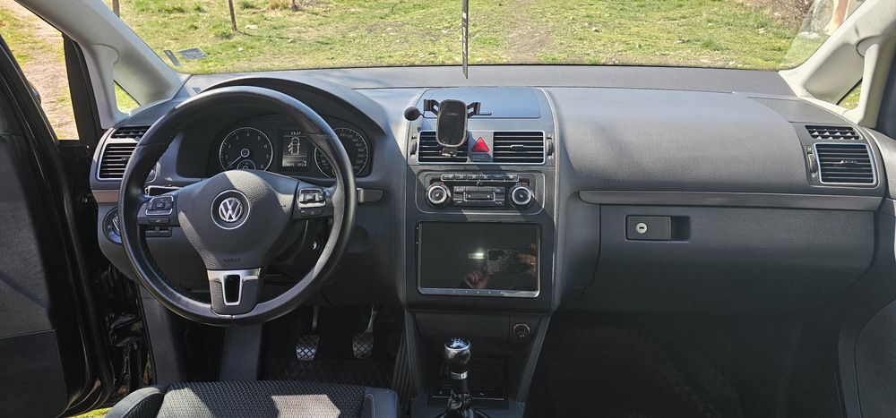 VW Touran 1.4 TSI – 5 места / Паркинг асистент / Подгрев / Мултимедия