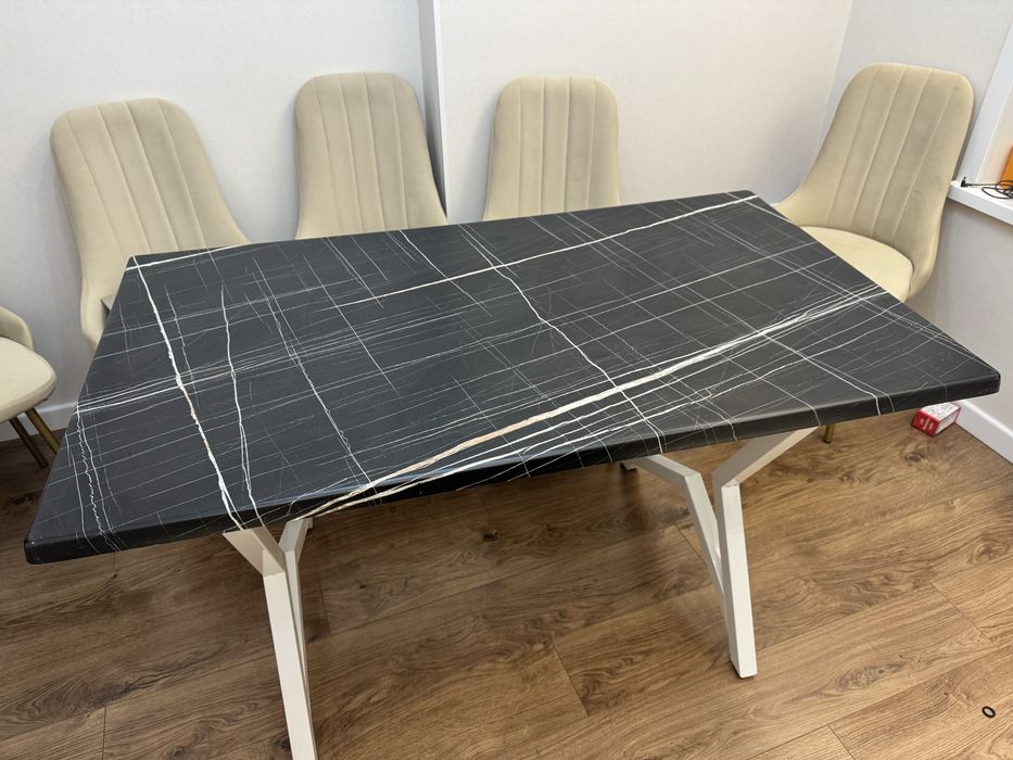 Стол в идеальном состоянии 80/140