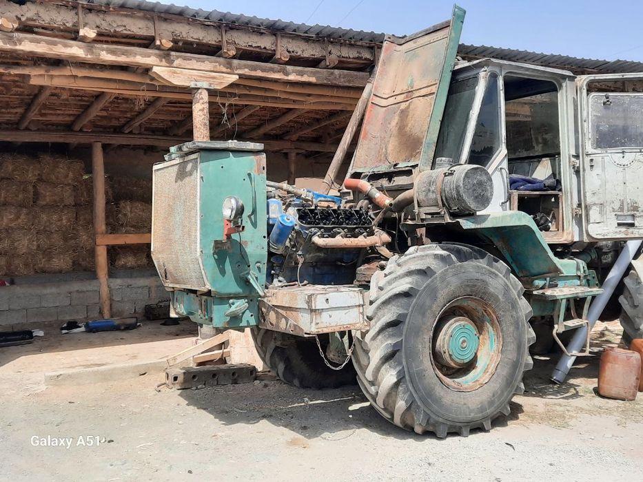 T 150 traktor  dokument  bor