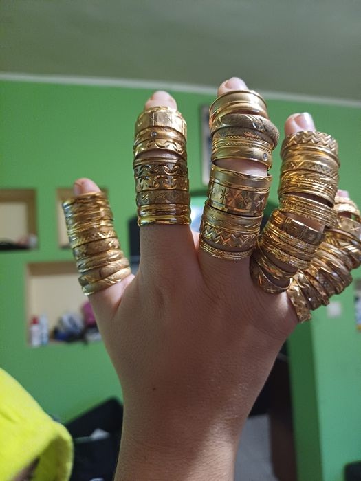 Пръстени нови от медицинска стомана  различни размери.