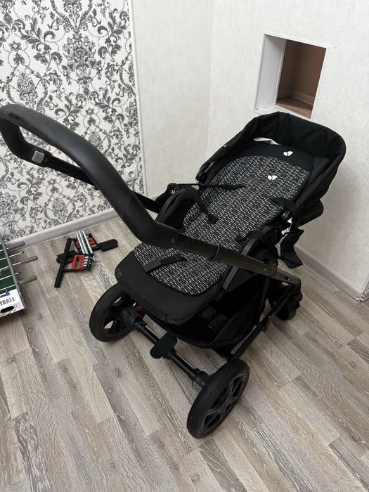 Продам детскую коляску Joie