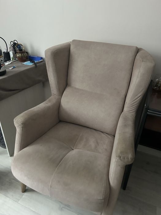 Продаются два уютных кресла в современном стиле.