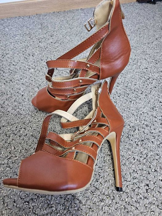 Pantofi elegnati NOU