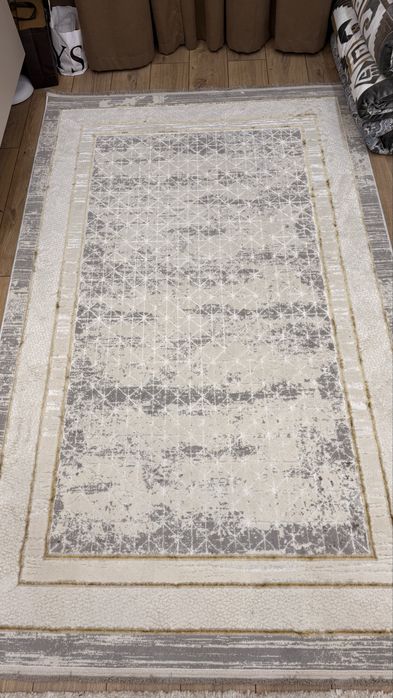 Продаётся ковёр 2,3*1,5 размер