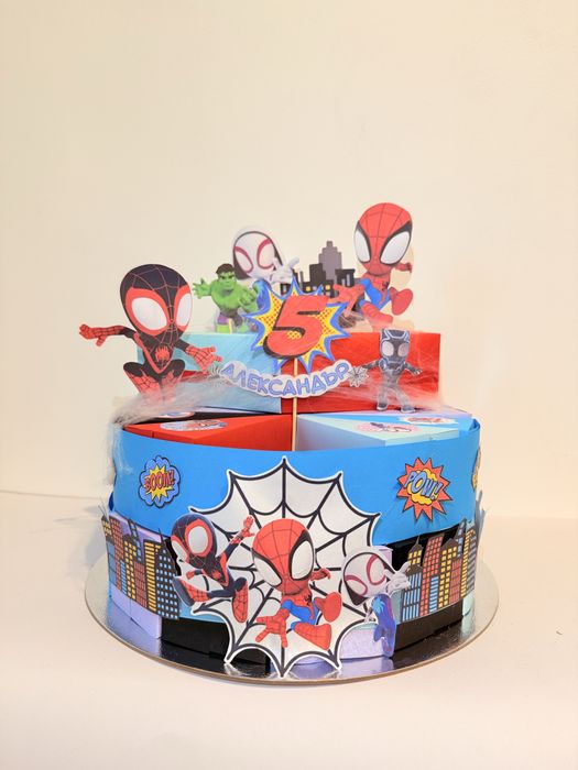 Картонена торта Спайди и неговите невероятни приятели за рожден ден