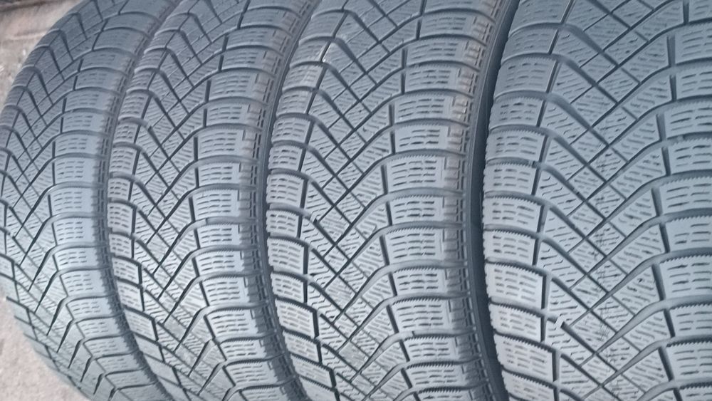 225/50/17 Pirelli