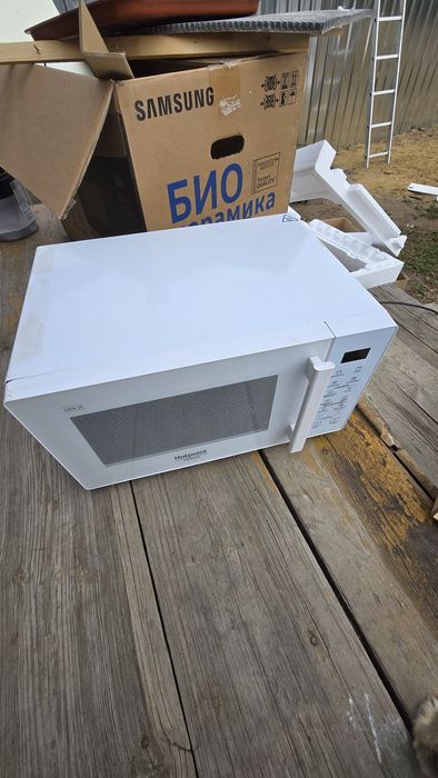Продам микроволновую печь Hotpoint ariston