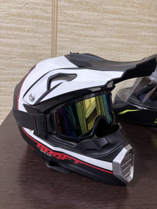 Мото шлем (эндуро)