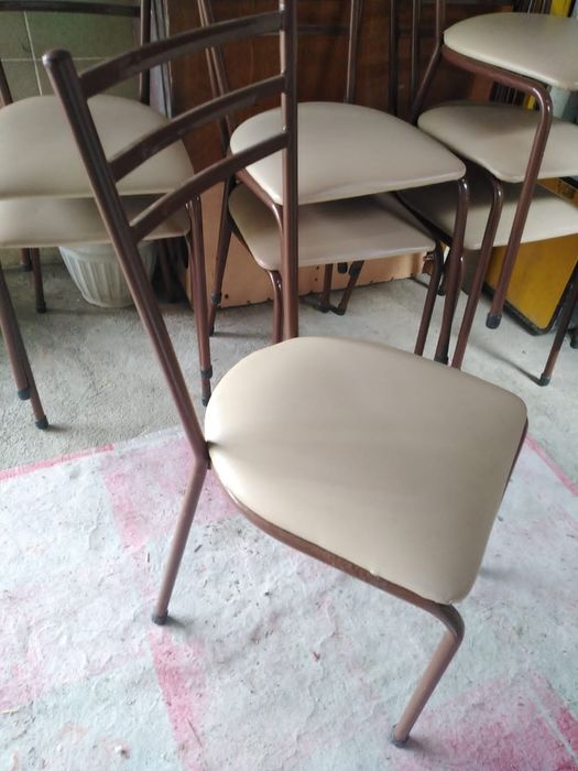 Продам стулья железные