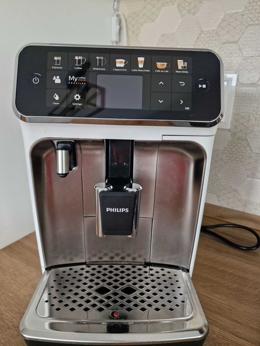 Espressor automat Philips LatteGo 5400 / model EP 5443 / 90