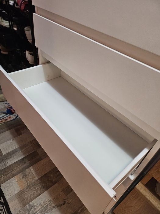 Comoda alba Ikea