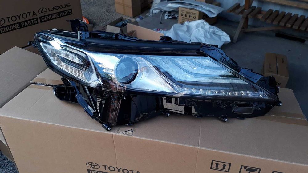 Фара левый правый Тойота Камри/Toyota Camry 75 2021