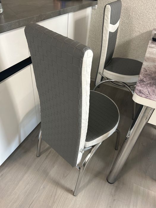 Двуцветни трапезни столове, чисто нови