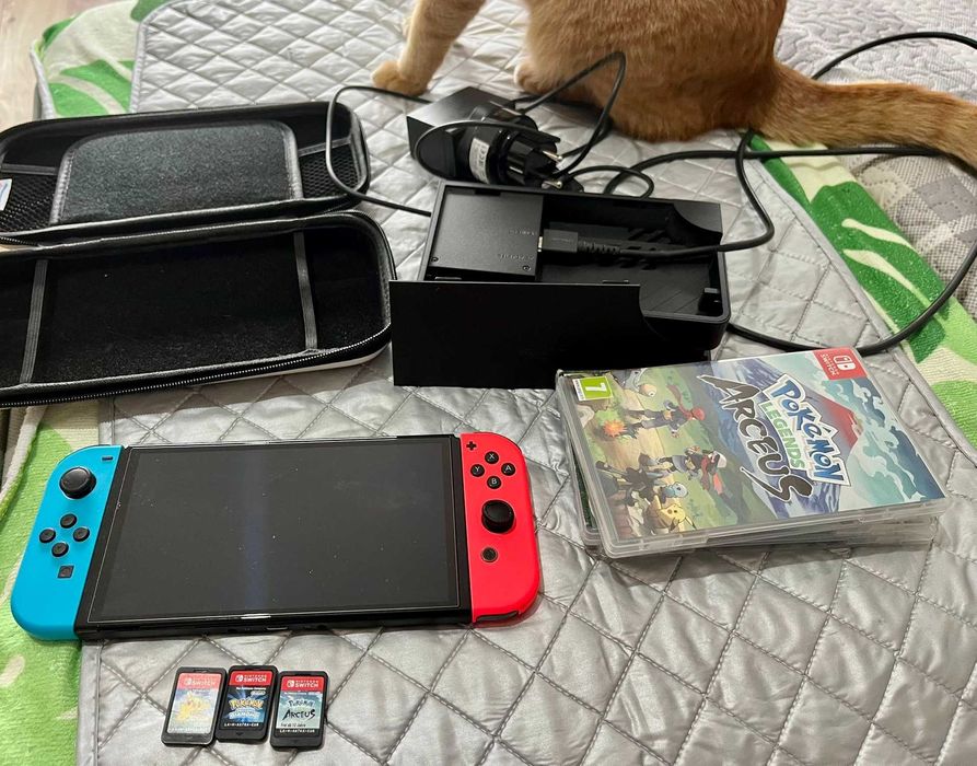 Consola Nintendo Switch + jocuri Pokémon + dock + accesorii (grip 3D + husă)