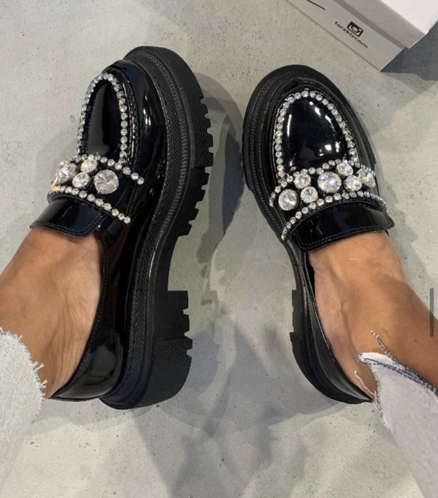 Продам лоферы новые