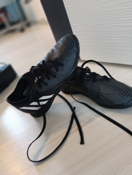 Vând Adidași de fotbal Predator Adidas