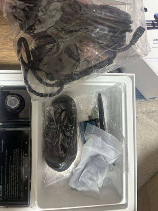 Продам видерегистратор Azdome M550