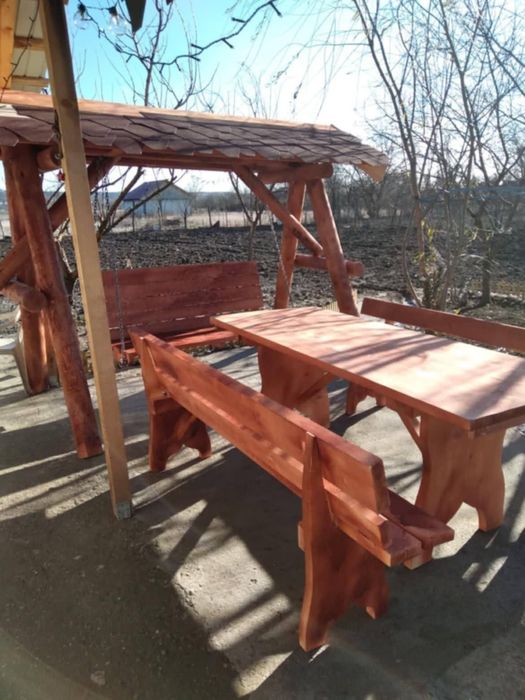 Vând leagăn de curte , și masa mare cu banci