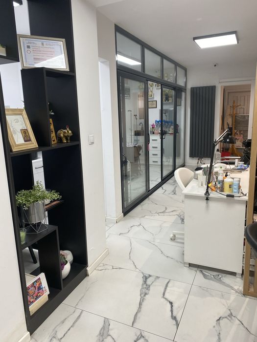 Vând spațiu comercial amenajat complet ptr salon de îmfrumuțesare