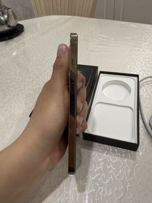 Айфон 12 про макс [в идеальном состояний]