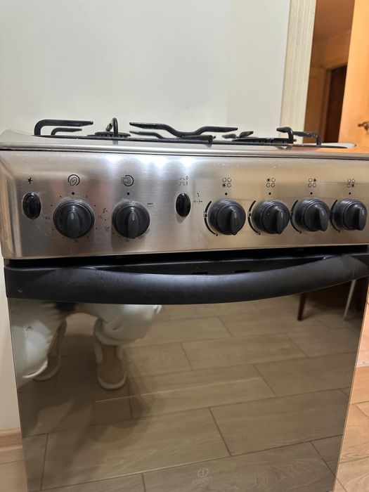 Продам газовую плиту