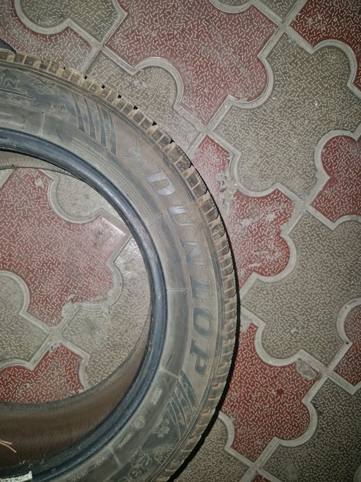 Продам 2 шины В Хорошем Состоянии!