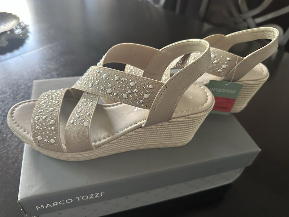 Продам босоножки