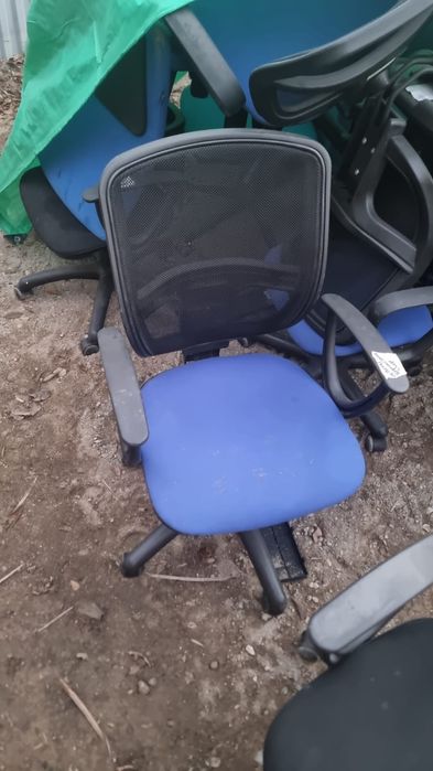 Офисные кресла разные