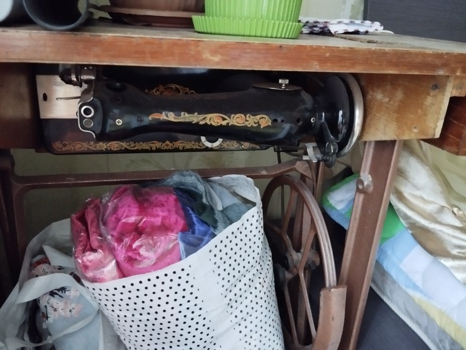 Продам швейную машинку б/у
