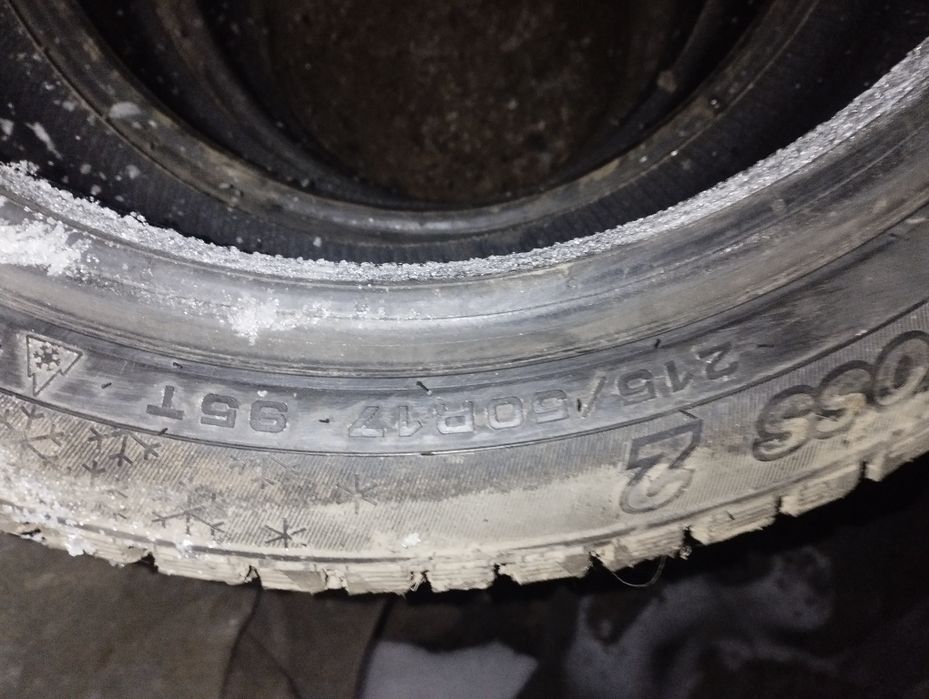 Колёса авто  стаяли на бмв