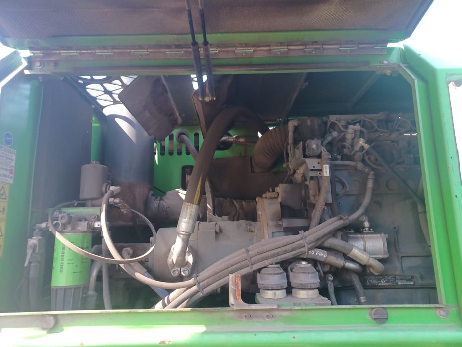 Excavator pe Roti Senneboghen 830 2010 pentru Manipulare Marfa 15m Reviziile La Reprezentanta