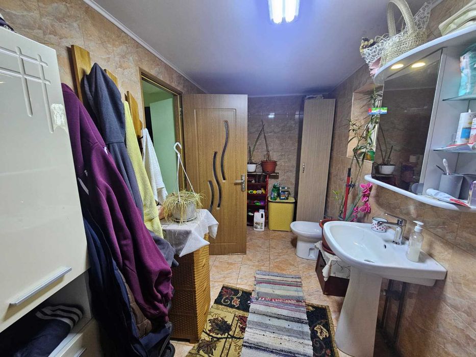 De vanzare casă parter reabilitată, cu șură și teren 1.860 mp, la 3 km de Baia Mare