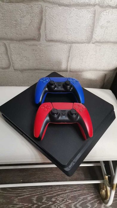 Продам игровую приставку PS4 SLIM ПО 12.52