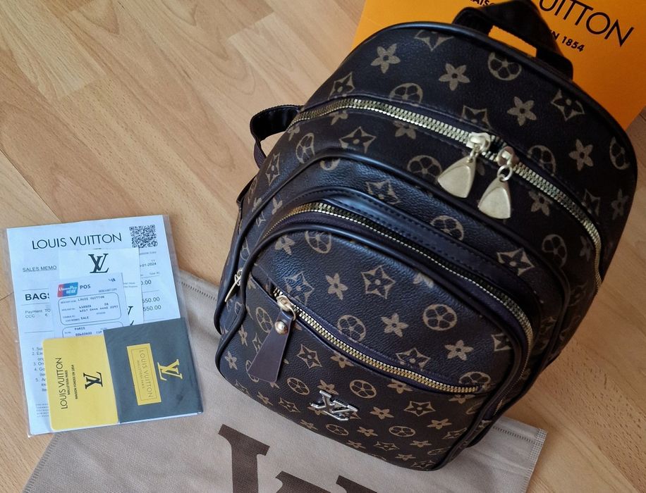 Rucsac Louis Vuitton, logo metalic auriu, saculet, etichetă incluse