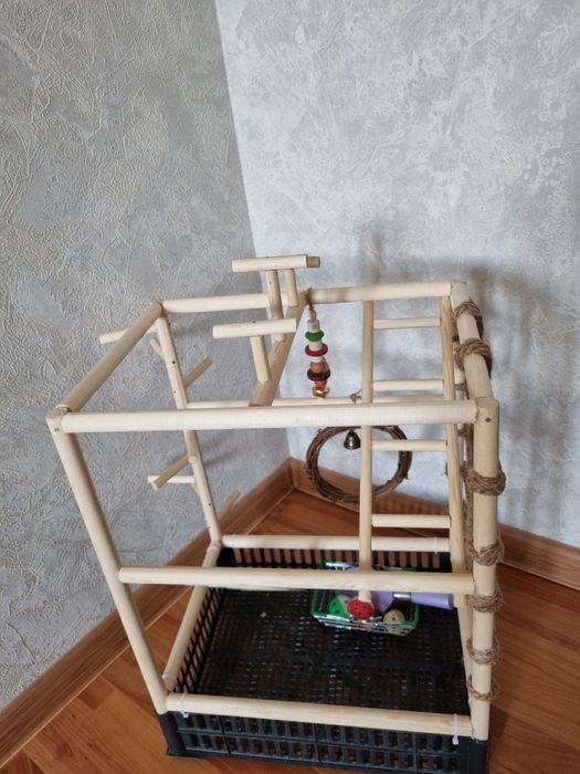 Стенд для ручных папугаев