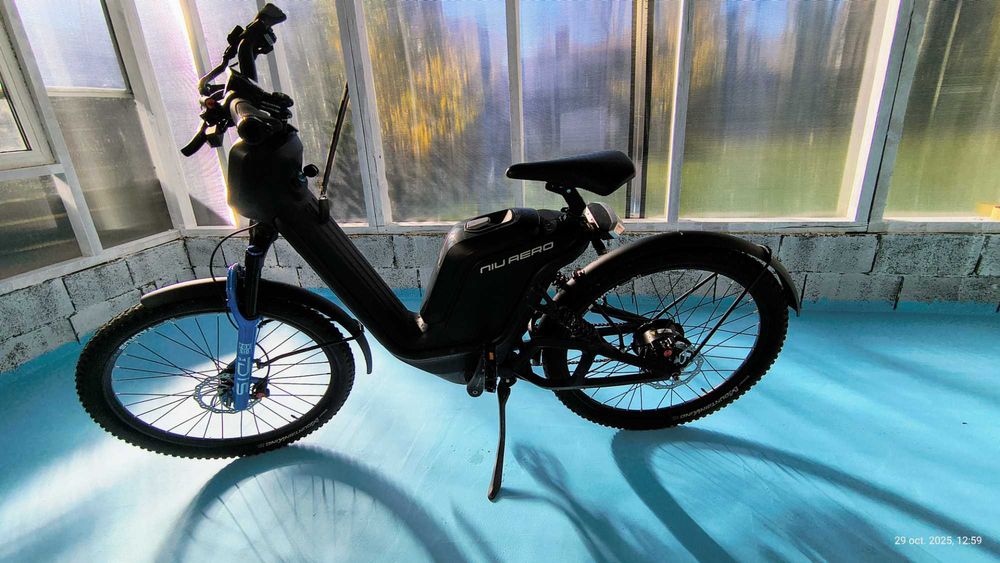 Vând e-bike NIU AERO – Full Suspension, motor 250W, baterie nouă celule LG MH1 (48V, 19.2Ah)