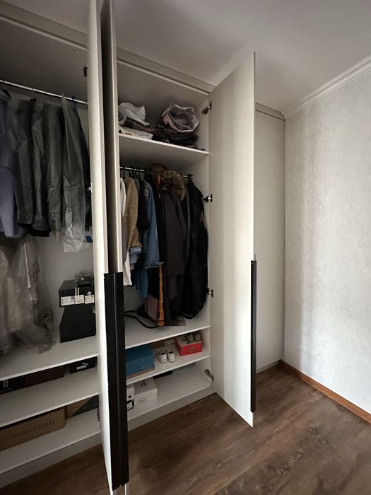 Продается встроенный шкаф