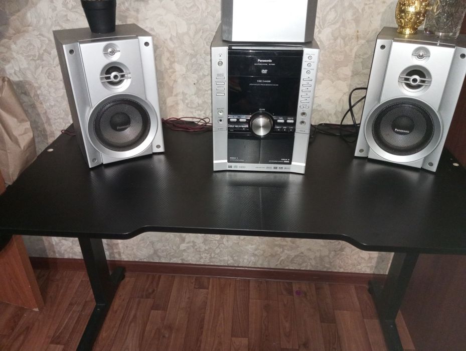 Продам компьютерный стол