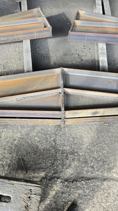 Hale metalice diferite dimensiuni la preț redus