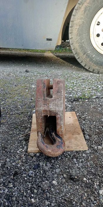 Кука за автокран продавам