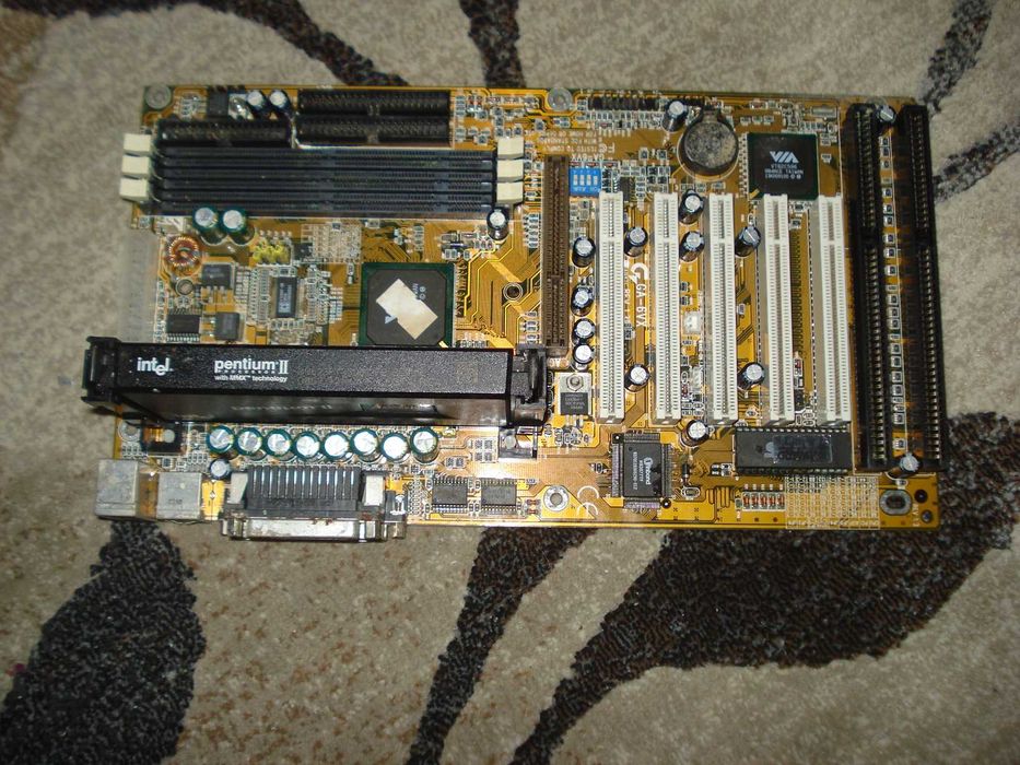 Placa de baza retro vintage Gigabyte GA-6VX colectie slot1 agp SDRAM