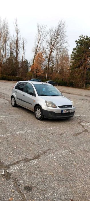 Vând Ford Fiesta