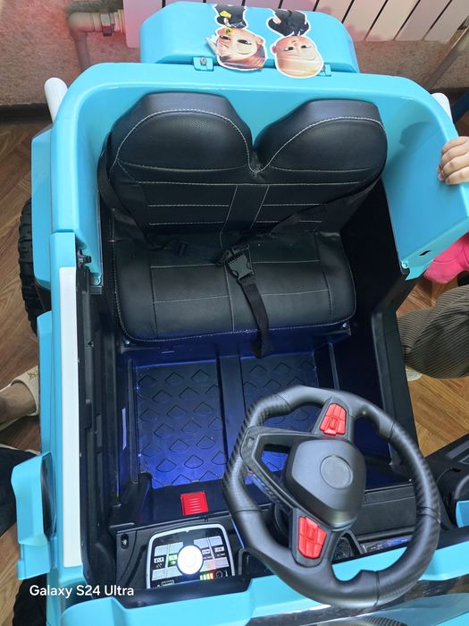 Электромобиль большой