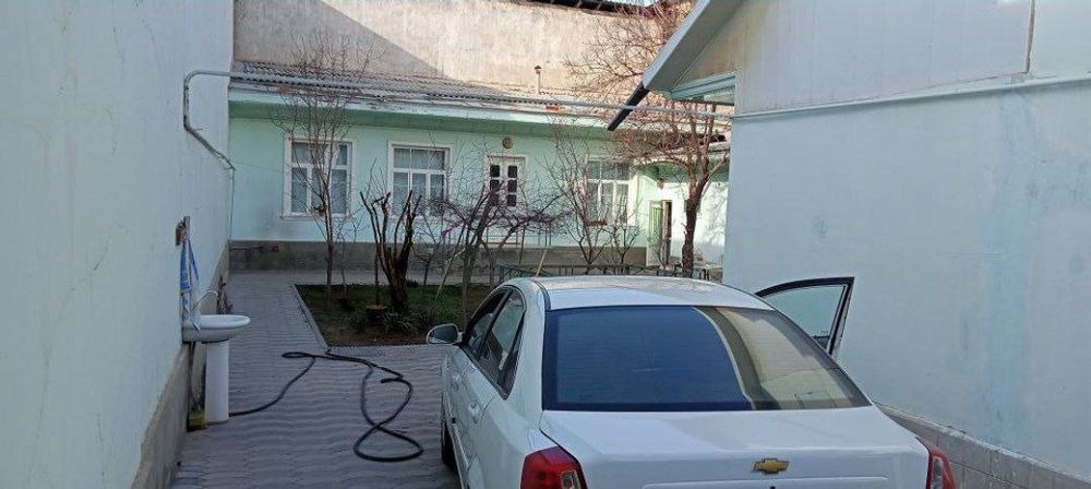 Yakkasaroy Glinka taraf mo'ljal:8-roddom restoran Mayami 3.97-sotok