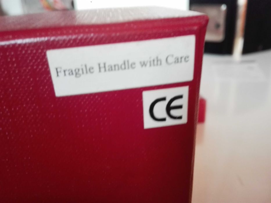 Настолен часовник и макет на часовникова кула.