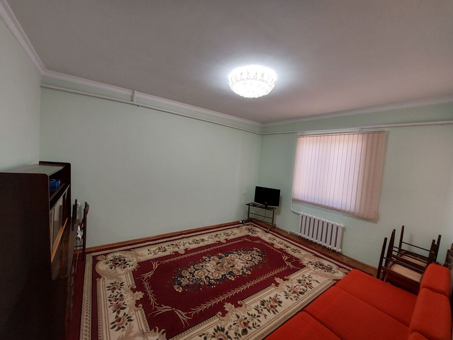 Урганч шахар марказида ховли жой гаражи билан ижарага берилади