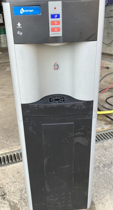 Диспенсър пречиствател на вода