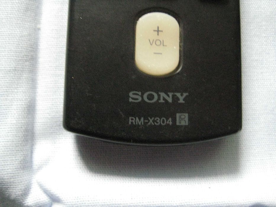 Продавам дистанционни за авто CD Sony и други
