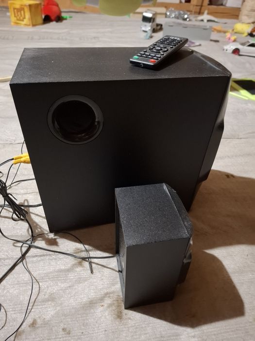 Sistem audio 2.1 Akai SS033A-3110 (Subwoofer + 2 boxe, telecomandă)