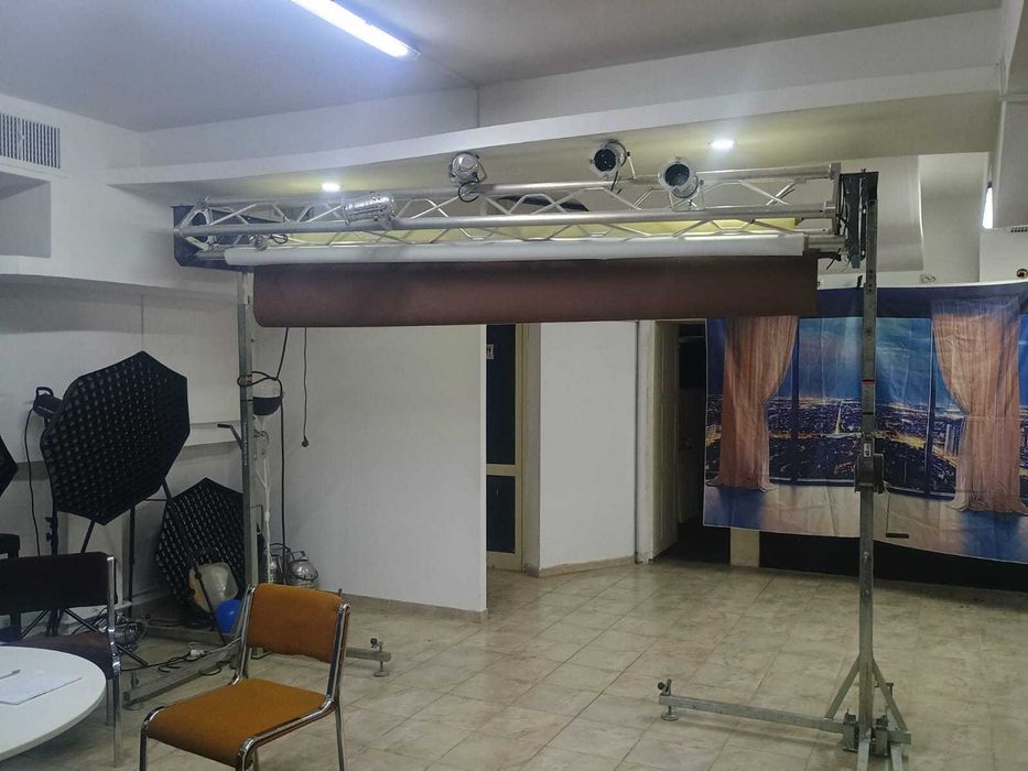 Spatiu amenajat cu diferite facilitati pt petreceri private,petreceri de firma,cursuri,seminarii,sala conferinta sau prezentari,studiou foto -video